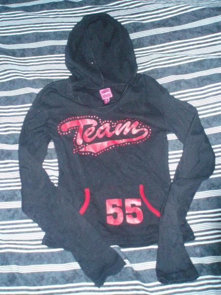 Pull fin avec motif rouge